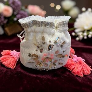FREE PEOPLE Seasons Sparkle Mini Gift Sack

Non Smoking/No Pets